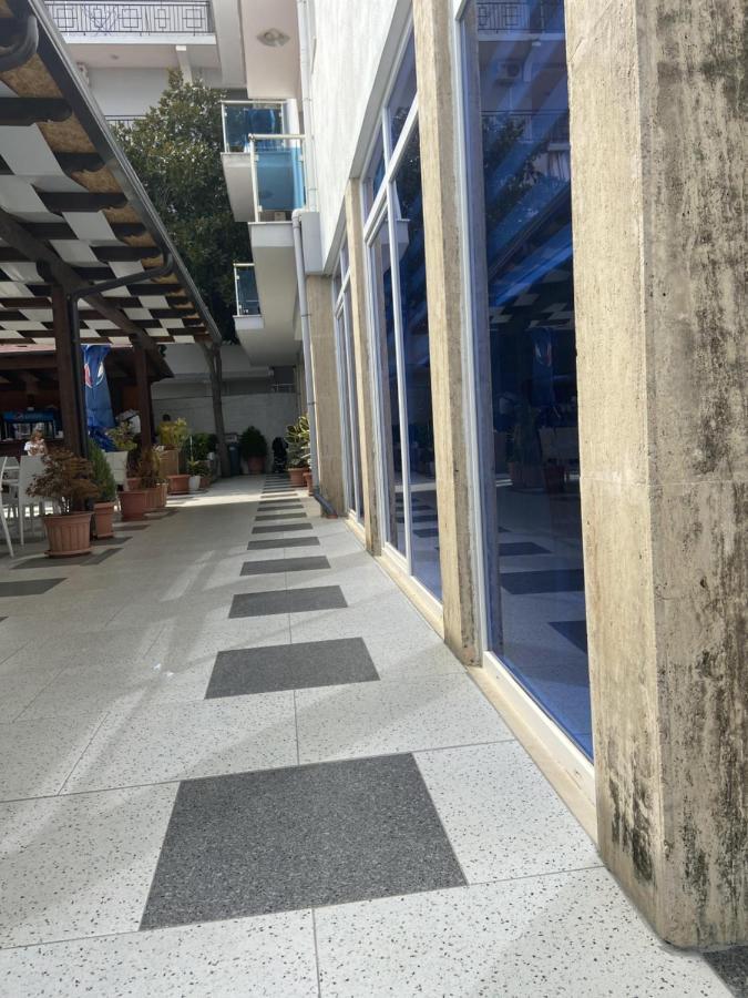 Center Park 호텔 Velipojë 외부 사진