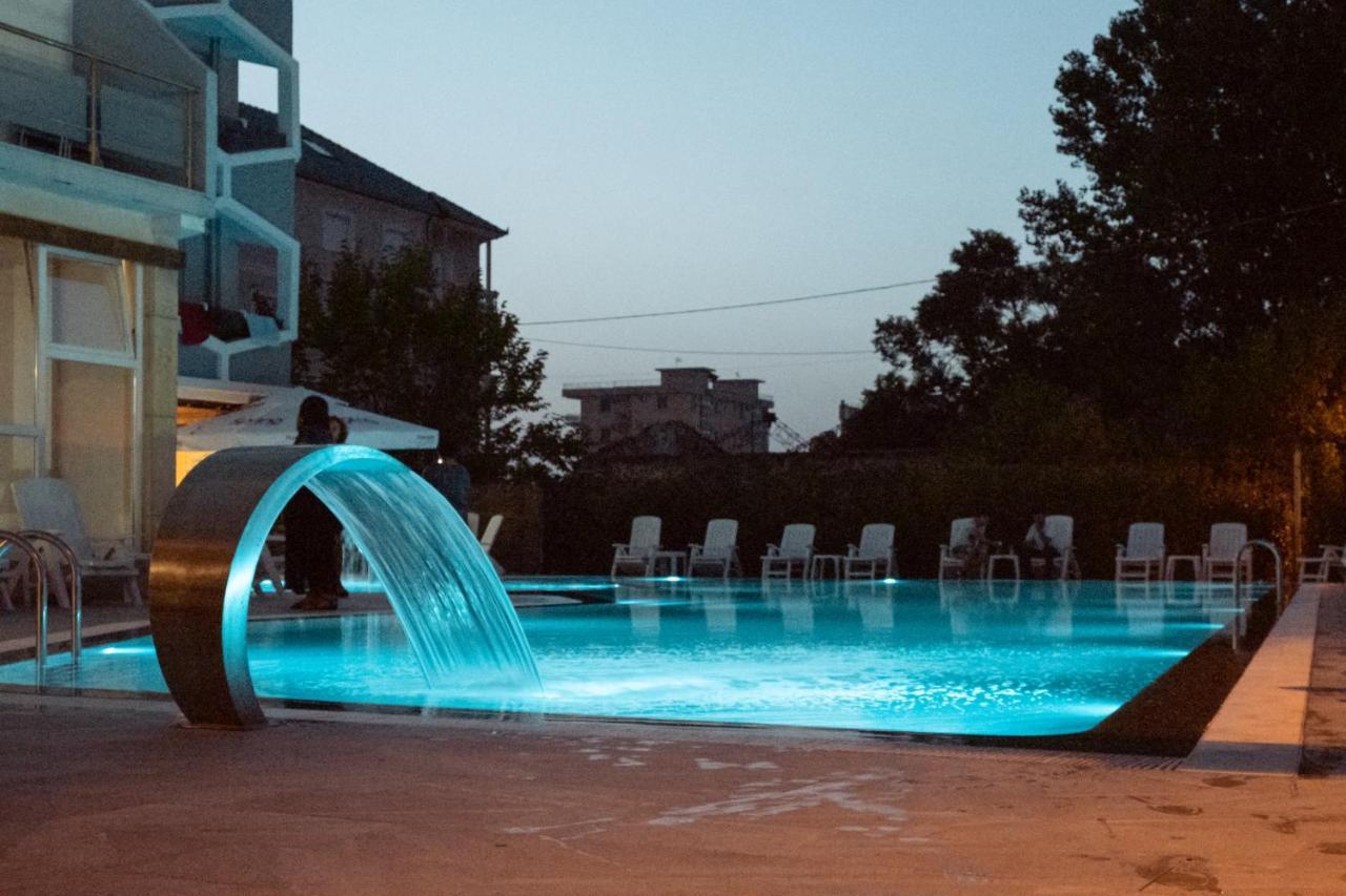 Center Park 호텔 Velipojë 외부 사진
