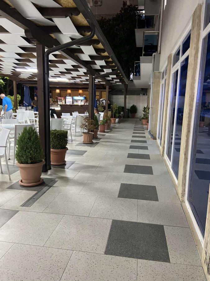 Center Park 호텔 Velipojë 외부 사진