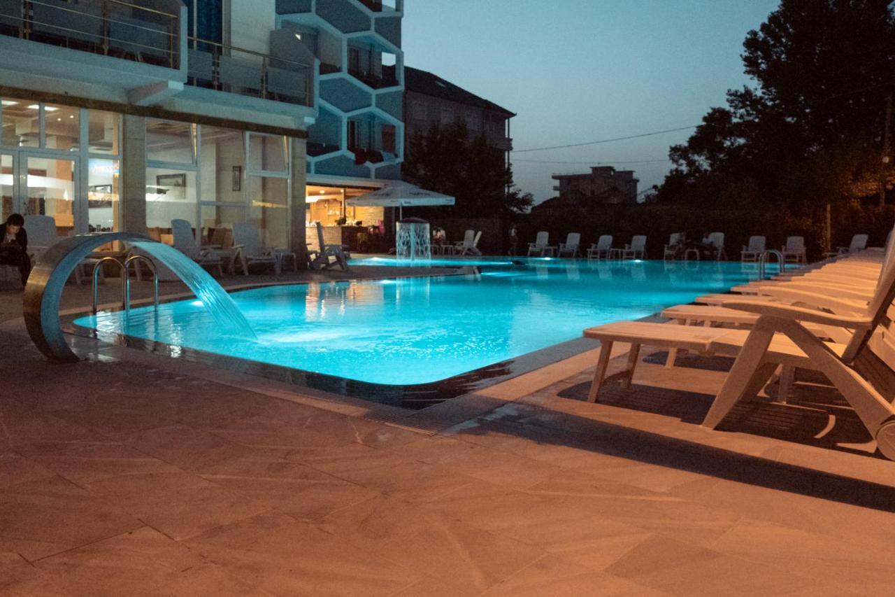 Center Park 호텔 Velipojë 외부 사진