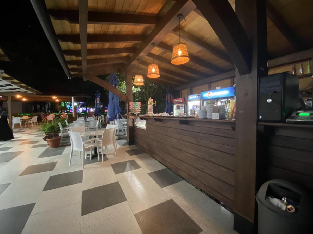 Center Park 호텔 Velipojë 외부 사진
